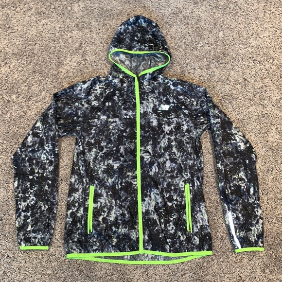 NB Lightweight Hooded Jacket in splashy black/white print neon green accents - Picture 3 of 16